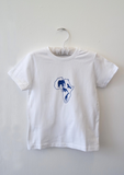 Part of our range of cool boys clothing, The Wale is a boys top with blue coloured animals in a map of Africa. Part of our range of boys tops, the white t-shirt is the perfect choice for a range of ages, whether you're looking for toddler boys clothing, junior boys clothing or kids boys clothing, we've got you covered with our African inspired UK boys clothing.