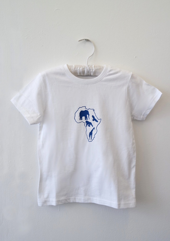 Part of our range of cool boys clothing, The Wale is a boys top with blue coloured animals in a map of Africa. Part of our range of boys tops, the white t-shirt is the perfect choice for a range of ages, whether you're looking for toddler boys clothing, junior boys clothing or kids boys clothing, we've got you covered with our African inspired UK boys clothing.